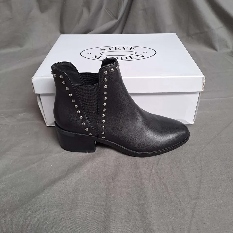 BOXED PAIR OF STEVE MADDEN STUD ANKLE BOOTS IN BLACK LEATHER SIZE EU 36