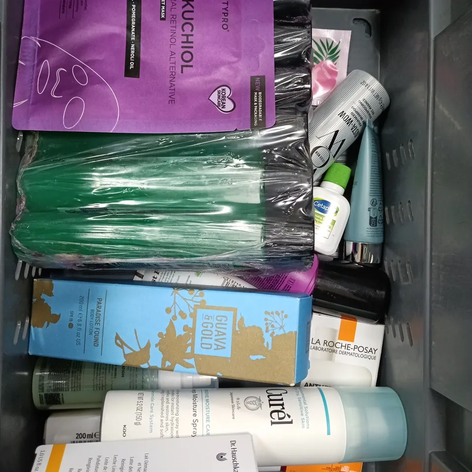 APPROXIMATEY 20 ASSORTED HEALTH AND BEAUTY PRODUCTS TO INCLUDE - PANTENE SHAMPOO - OLD SPICE STICK DEODORANT AND BAYLIS & HARDING HAND CREAM