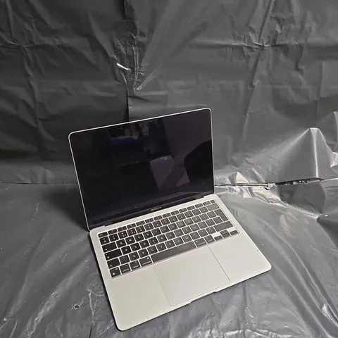 APPLE MACBOOK AIR (A2337)