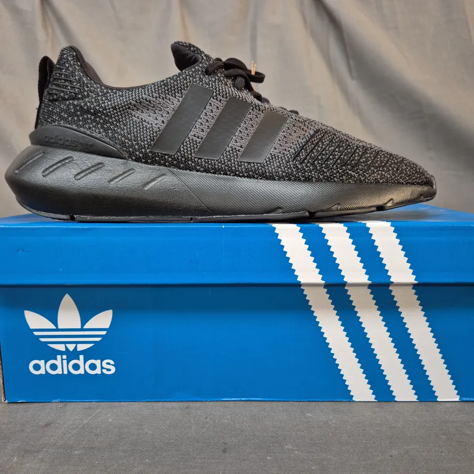 BOXED PAIR OF ADIDAS SWIFT RUN 22 SHOES IN BLACK UK SIZE 8.5