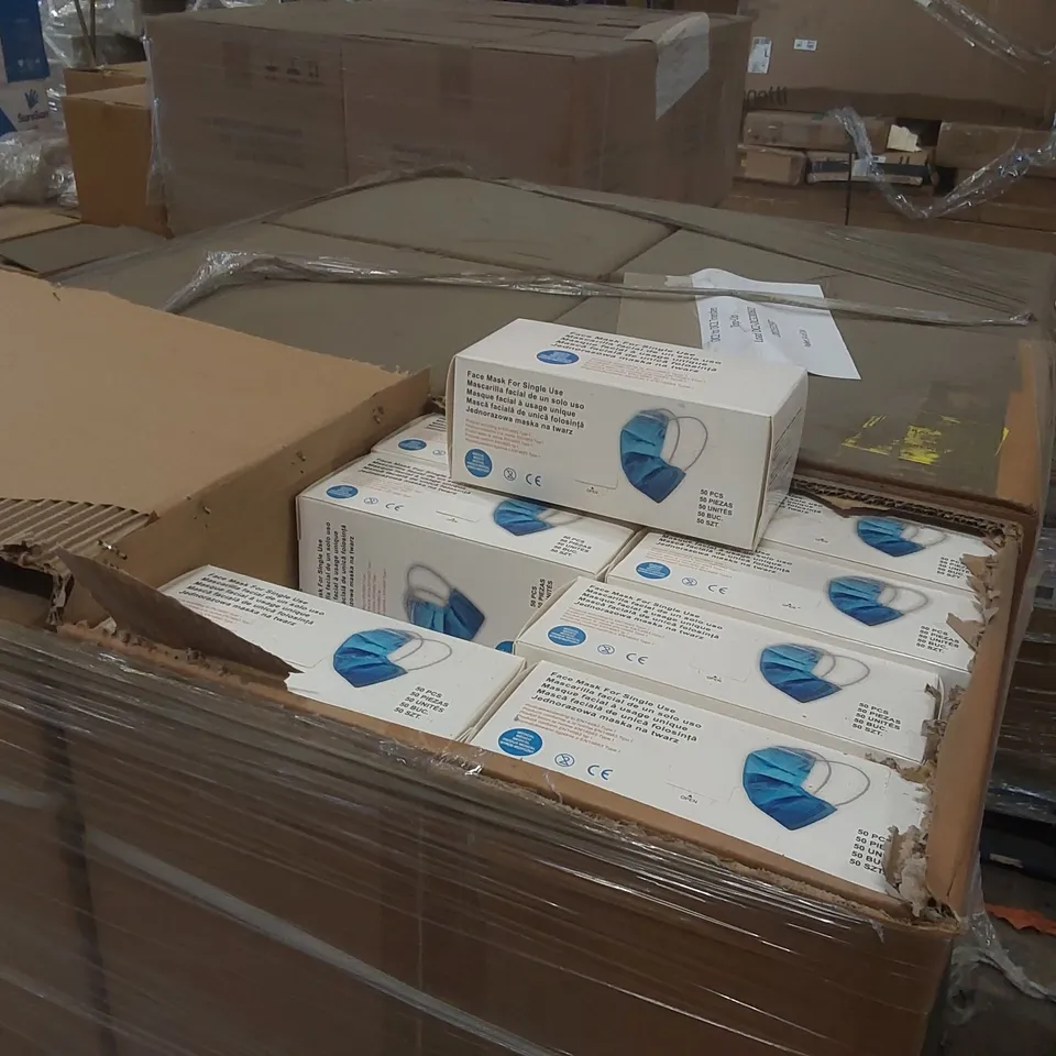 PALLET CONTAINING A VERY LARGE QUANTITY OF MEDICAL FACE MASKS