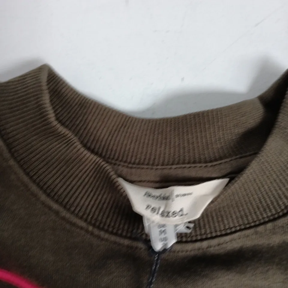 RIVER ISLAND  BROWN SWEATSHIRT WITH PINK FLORAL GRAPHIC – SIZE S
