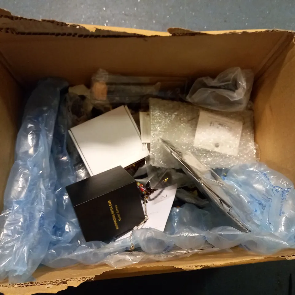 BOX OF APPROXIMATELY 20 BEAUTY AND JEWELLERY PRODUCTS, TO INCLUDE HU, MYPROTEIN, 