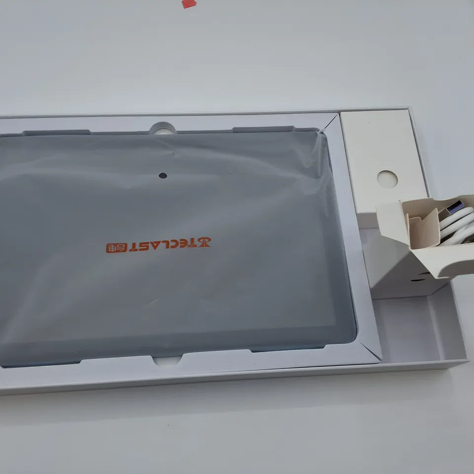 BOXED TELECAST P33 10.1" 9/64GB TABLET IN BLUE