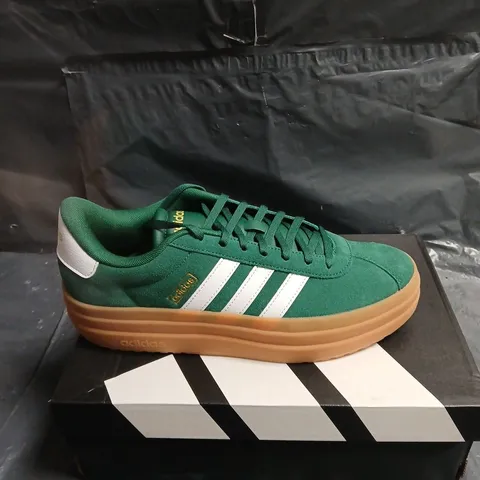 ADIDAS GAZELLE GREEN SUEDE TRAINERS – GUM SOLE UK 8