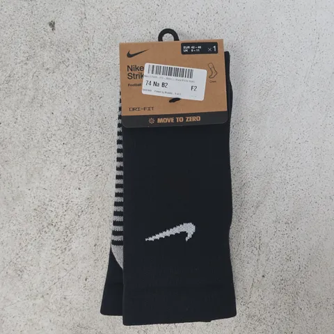 NIKE CREW SOCKS IN BLACK SIZE 8-11
