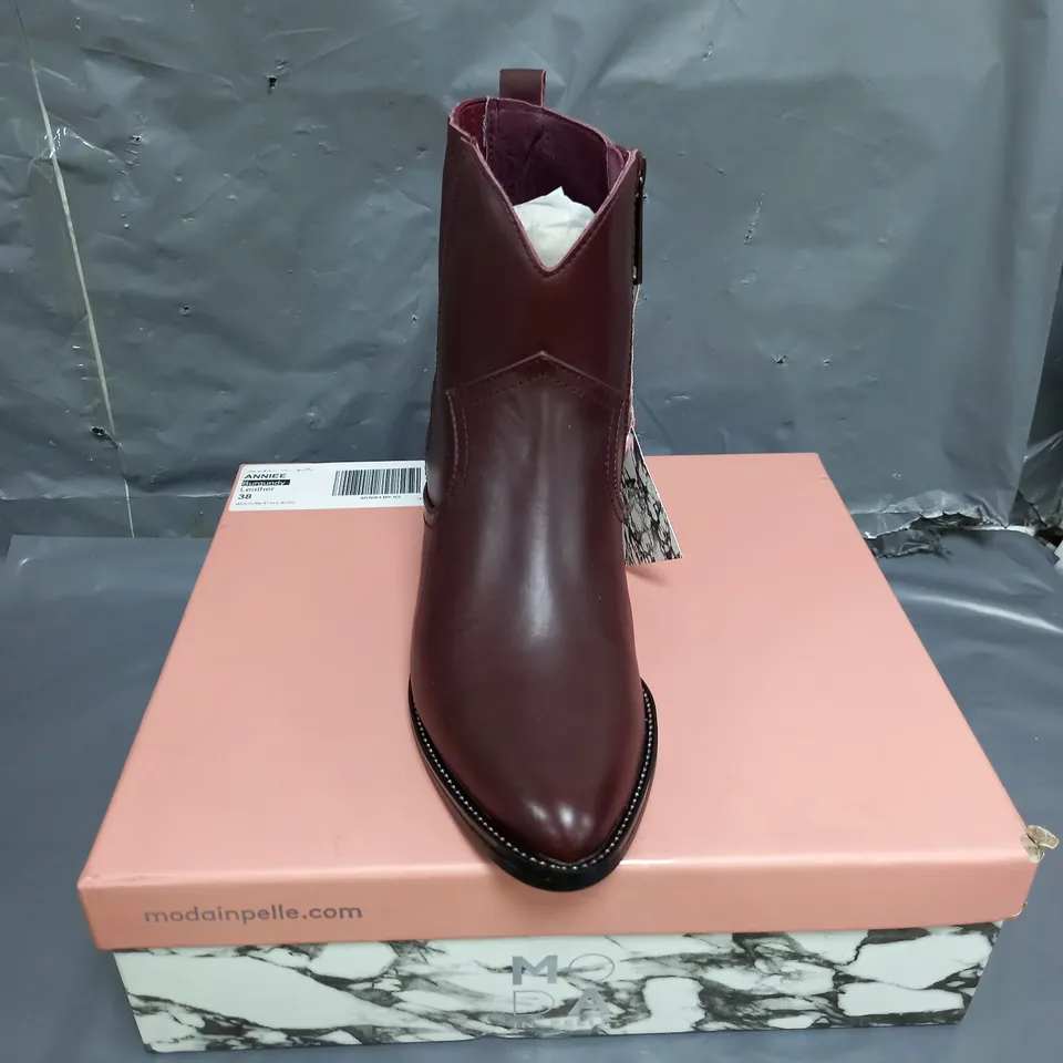 MODA IN PELLE ANNIEE BURGUNDY ANKLE BOOTS SIZE 5