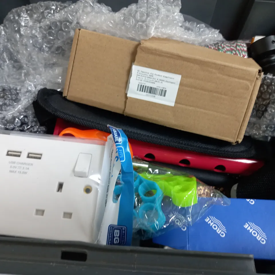 BOX OF APPROX 18 ASSORTED ITEMS TO INCLUDE - HAND GRIP TRAINER -PLUG SOCKET - OPTIMAXX SCREWS ECT