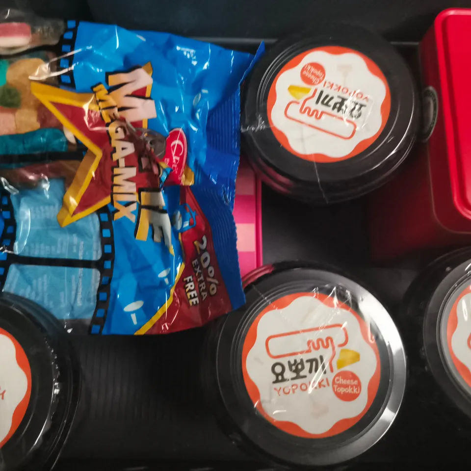 APPROXIMATELY 10 ASSORTED FOOD AND DRINK ITEMS TO INCLUDE DIPPING SET, ETC