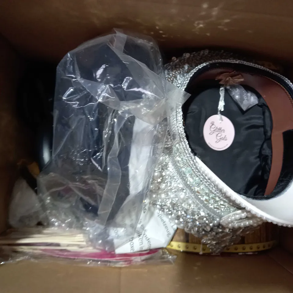 BOX OF APPROXIMATELY 5 ASSORTED TOYS AND GAMES TO INCLUDE JAKKS INCREDIBLES 2 INCREDIBLE, MY SWEET BABY POTTY TRAINING DOLL, LITTLE BRIAN PAINT STICKS, ETC