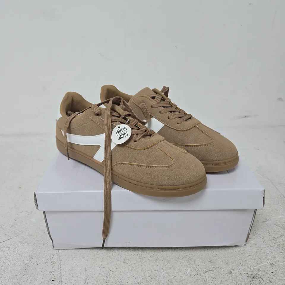 URBAN JACKS MATISE TAUPE TRAINERS – UK SIZE 6