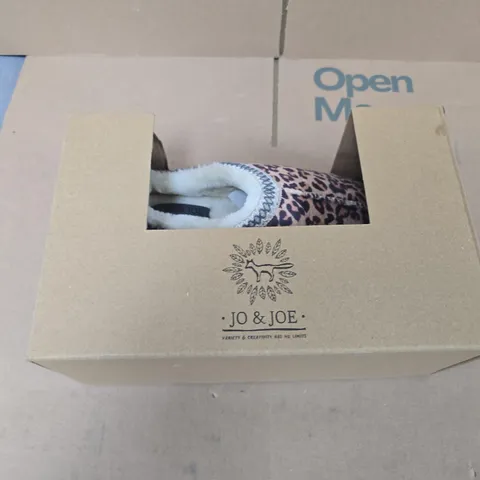 JO & JOE KOALA LEOPARD SLIPPERS, UK 7 – LEOPARD PRINT WITH PLUSH LINING