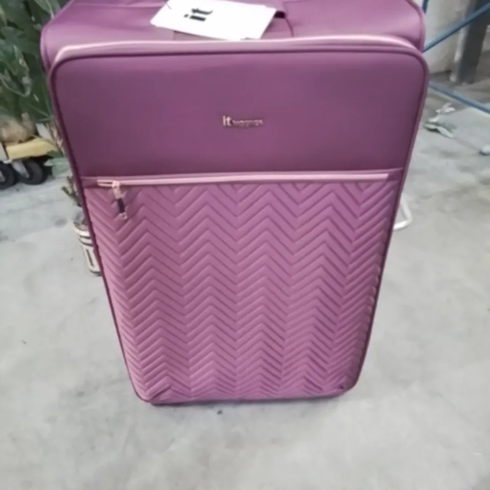 BRAND NEW IT BRAND LARGE LUGGAGE CASE ON WHEELS IN PURPLE AND ROSE PINK WITH LEOPARD PRINT INTERIOR 