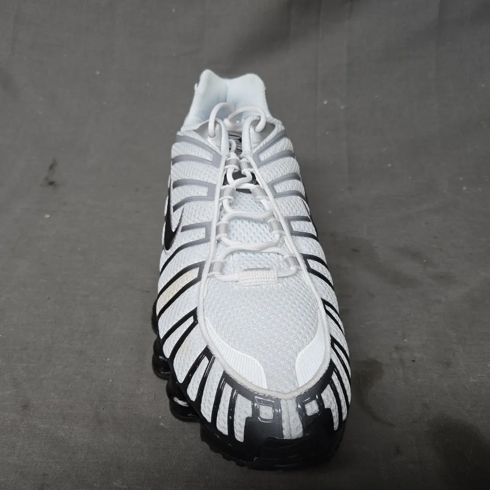 BOXED PAIR OF NIKE SHOX TL SHOES IN WHITE/BLACK/SILVER UK SIZE 10