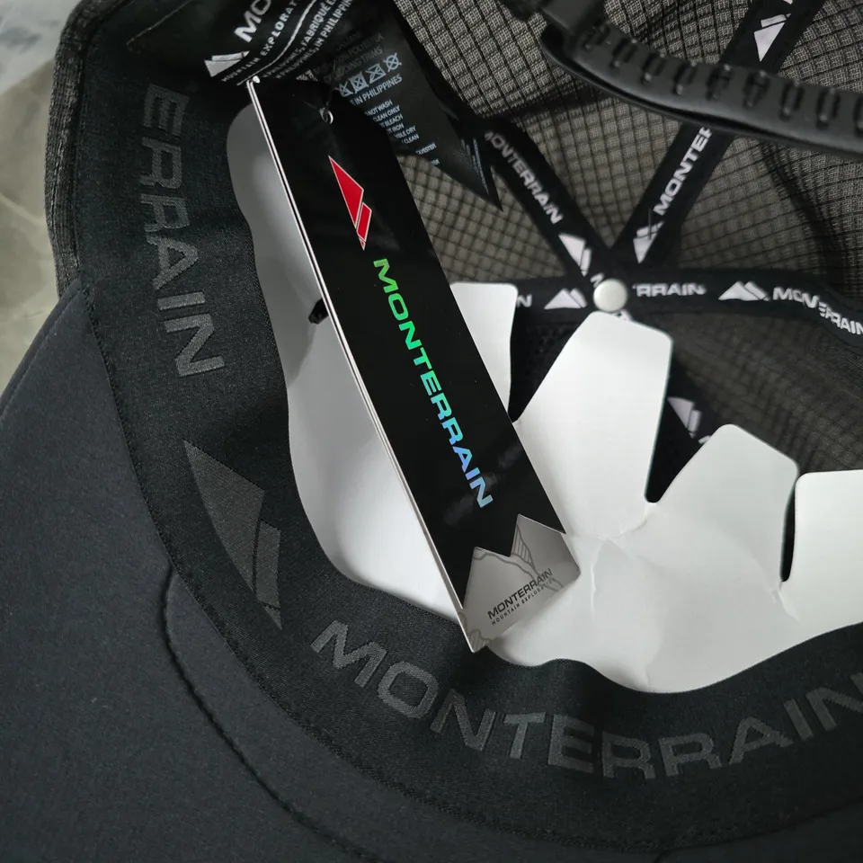 MONTERRAIN GRAVITY PINCH PEAK CAP IN JET BLACK
