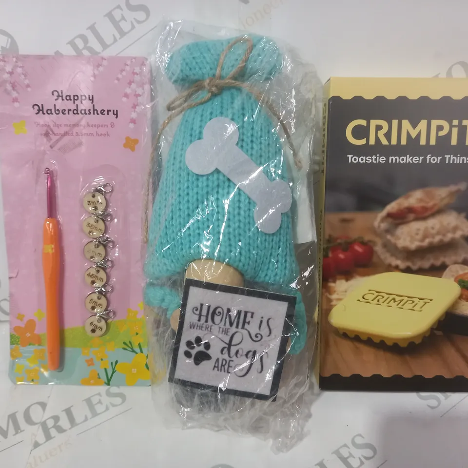 APPROXIMATELY 5 ASSORTED HOUSEHOLD ITEMS TO INCLUDE CRIMPIT TOASTIE MAKER FOR THINS, DECORATIVE GONK, HOOK SIZE MEMORY KEEPERS, ETC