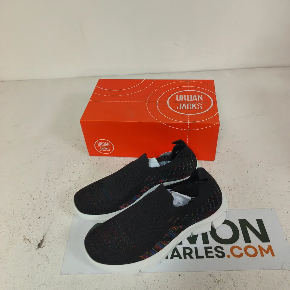 URBAN JACKS LIMONCELLO BLACK SLIP-ON TRAINERS – UK 7