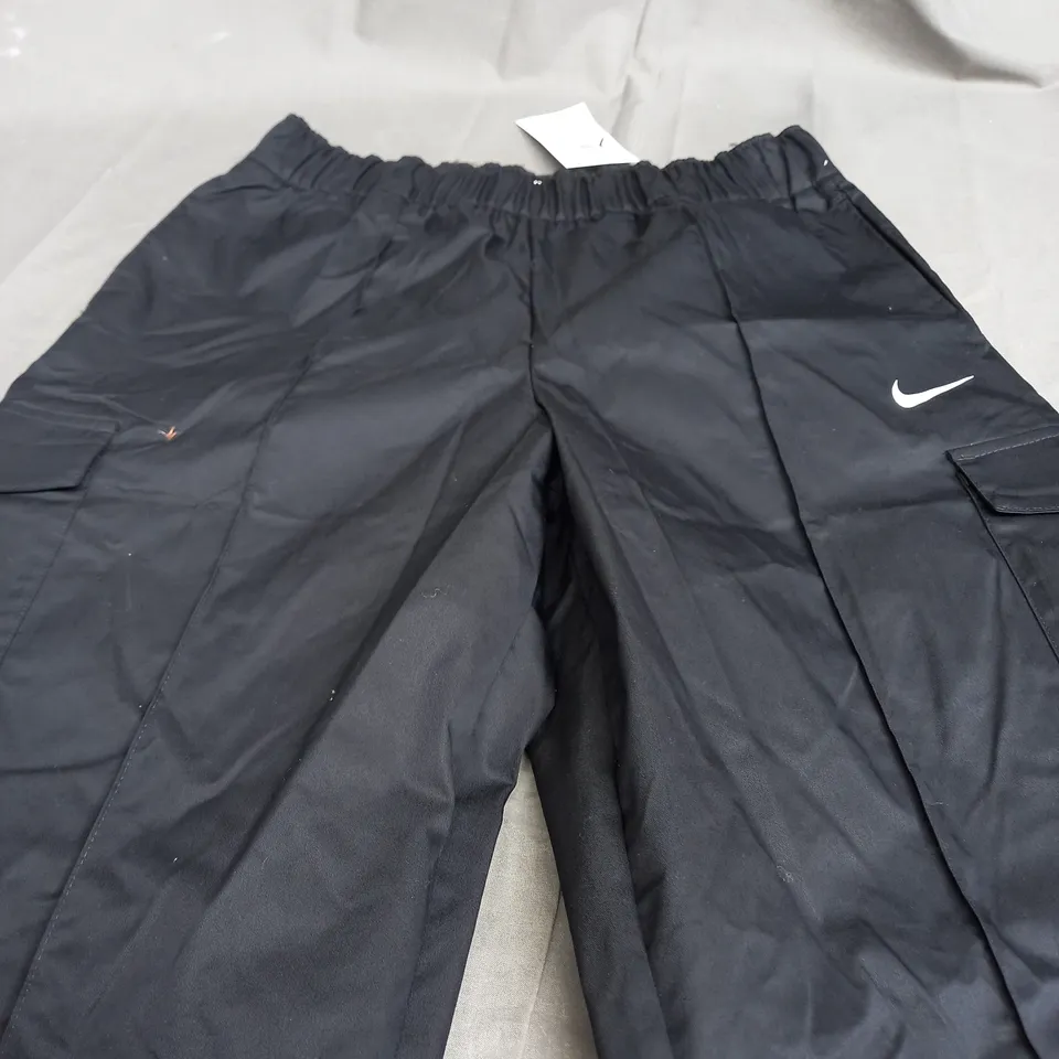 NIKE LOOSE FIT HIGH RISE BLACK CARGOS - MEDIUM