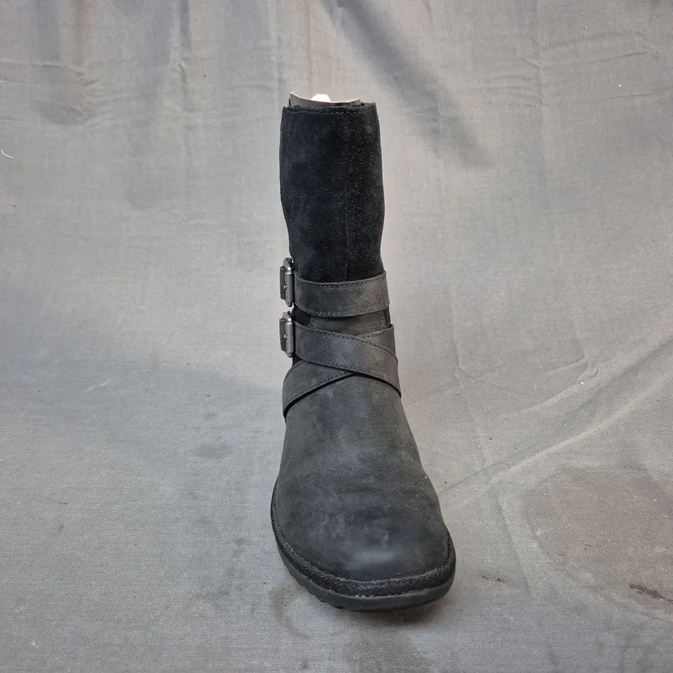 BOXED PAIR OF UGG LORNA BOOTS IN BLACK UK SIZE 4