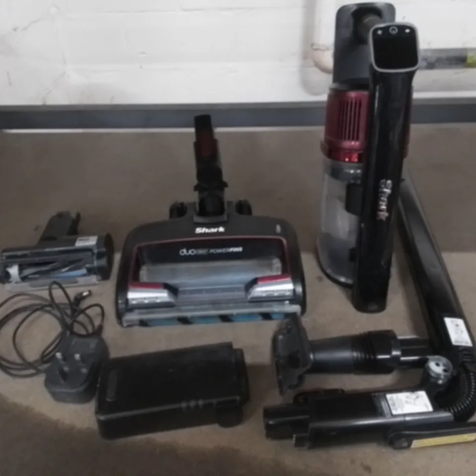 SHARK DUO CLEAN POWERFIN VACUUM CLEANER