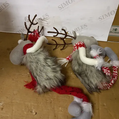 SET OF 2 SITTING DEER RED/GREY