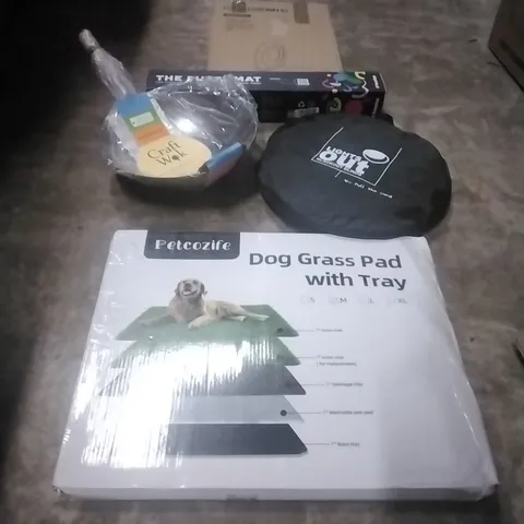 PALLET OF HOUSEHOLD ITEMS TO INCLUDE DOG GRASS WITH TRAY, WOK, LIGHTS-OUT BLACKOUT BLINDS, PUZZLE MAT, TOILET SEAT AND OTHER ASSORTED ITEMS..L