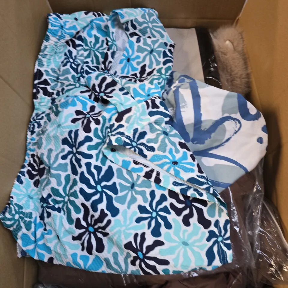 APPROXIMATELY 25 ASSORTED CLOTHING AND FASHION PRODUCTS IN VARIOUS STYLES AND SIZES - COLLECTION ONLY