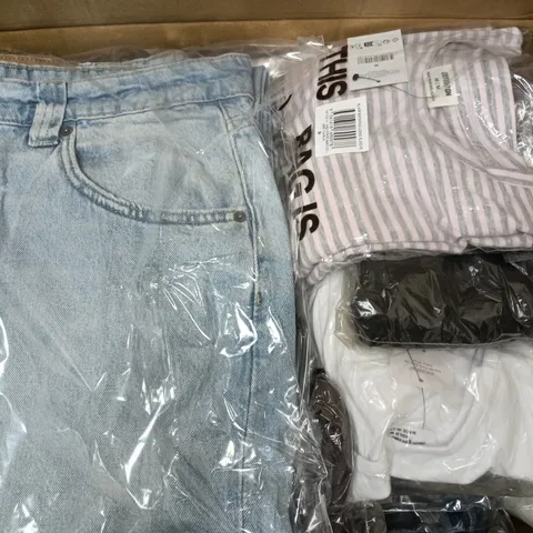 APPROXIMATELY 16 ASSORTED CLOTHING ITEMS IN VARIOUS SIZES, COLOURS & STYLES TO INCLUDE LOW SUPER BAGGY JEAN, HOLD ME SCOOP BACK TEE, BATWING LONG SLEEVE, ETC