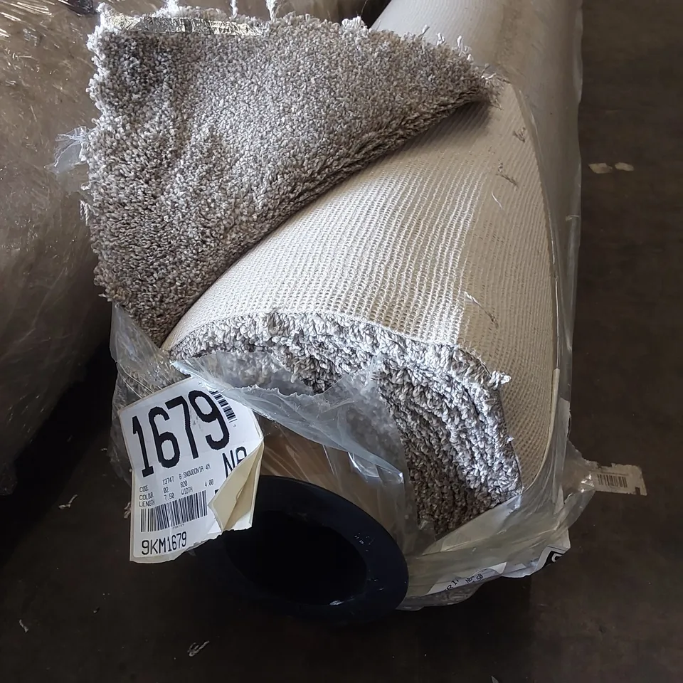 ROLL OF QUALITY SNOWDONIA AB CARPET // SIZE: 4 X 7.5m