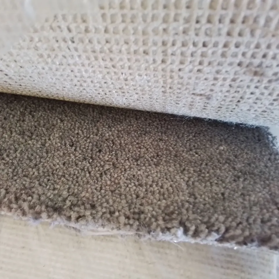 ROLL OF BURFORD TWIST ELITE CARPET APPROXIMATELY 4X5.7M 
