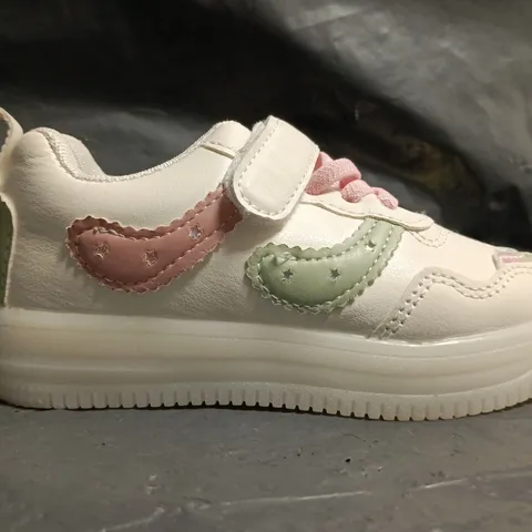 BOXED PAIR OF UNBRANDED KIDS TRAINERS IN WHITE/MULTI SIZE EU 27
