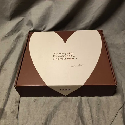 SOLSKIN DARK SELF-TANNING MOUSSE GIFT SET – BOXED WITH VELVET POUCH