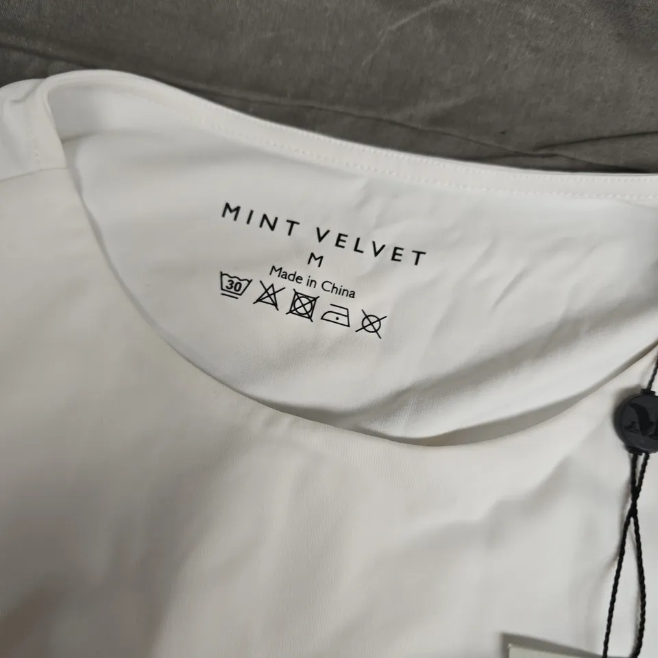 MINT VELVET WHITE LAYERING CREW NECK TOP – WOMEN'S, SIZE M