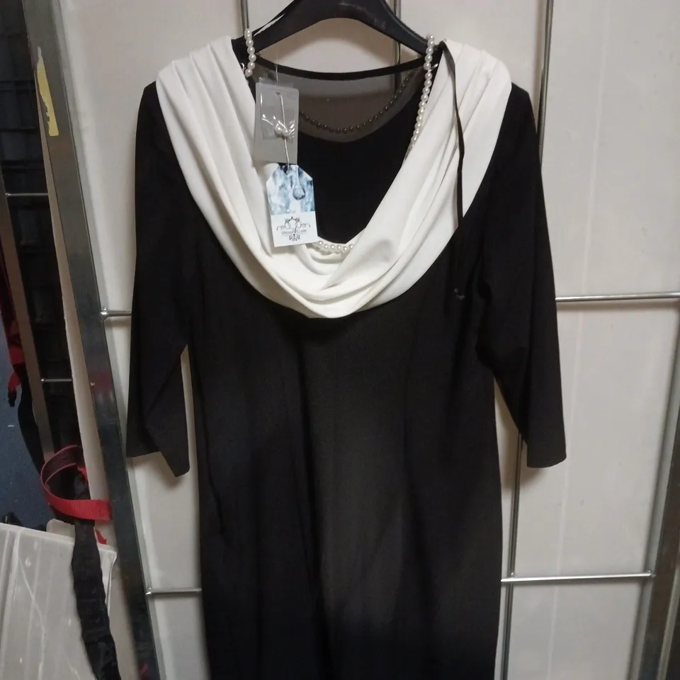 BOX OF APPROXIMATELY 30 ASSORTED CLOTHING ITEMS TO INCLUDE PASSIONI, LIBRA, WHITE ROSE ETC