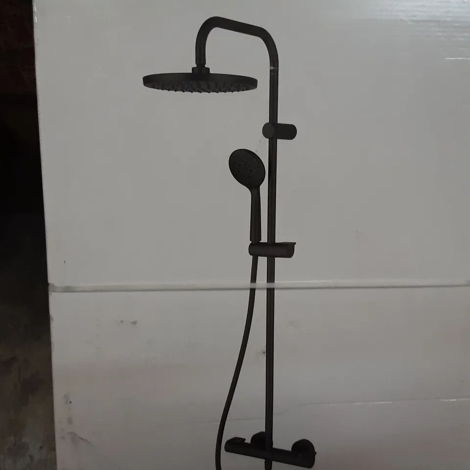 BOXED CAVALLY THERMOSTATIC MULTIHEAD SHOWER IN BLACK 