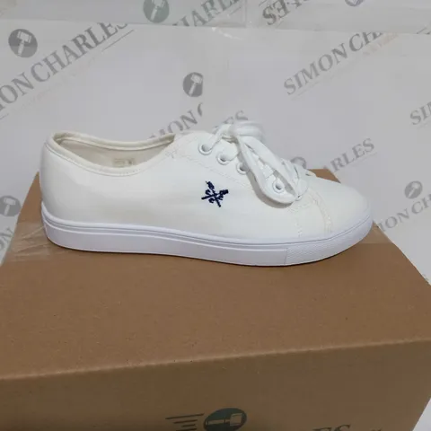 BOXED CREW CLOTHING COMPANY DANIELLE CANVAS TRAINING SHOES IN WHITE - EU SIZE 38