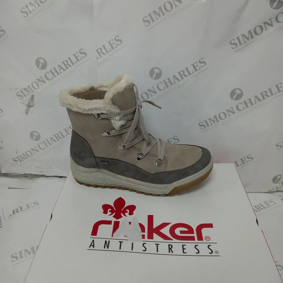 BOXED PAIR OF RIEKER ANTISTRESS WARM HIKING BOOTS SIZE 6 CREAM 