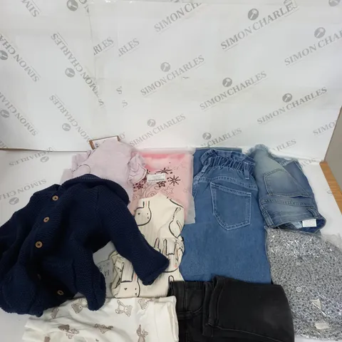 BOX OF ASSORTED CHILDRENS CLOTHING VARYING IN SIZE/COLOUR/STYLE TO INCLUDE: TOPS, DRESSES, JUMPERS
