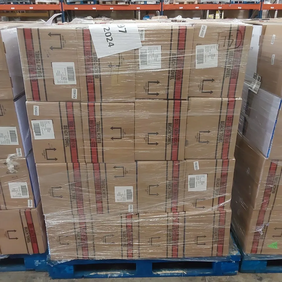 PALLET TO CONTAIN APPROX 48 BOXES OF BRAND NEW UNION JACK BEACH TOWELS - 9 TOWELS PER BOX // SIZE: APPROX 71 X 152cm // COMBINED RRP £2,376.00