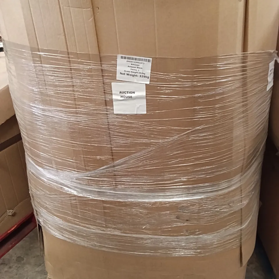 PALLET CONTAINING A LARGE QUANTITY OF A DIFFERENT VARIETY OF GARDEN HOSES AND SIMILAR PRODUCTS