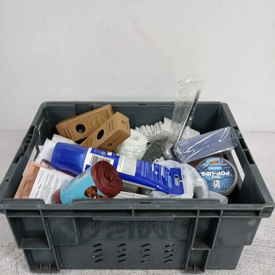 APPROXIMATELY 20 ASSORTED ITEMS INCLUDING AN AYA&IDA BOTTLE HANDLE, BIG HIT 15MM POP-UPS AND POLYCELL FIX & GROUT POLY FILLA