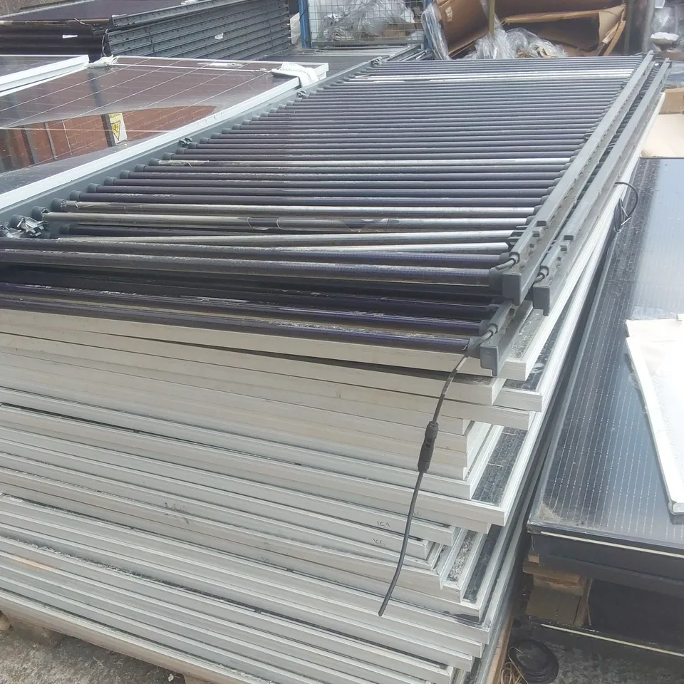 PALLET CONTAINING A VERY LARGE QUANTITY OF SOLAR PANELS