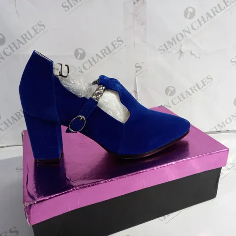 BOXED PAIR OF BLUE HEELS SIZE 39