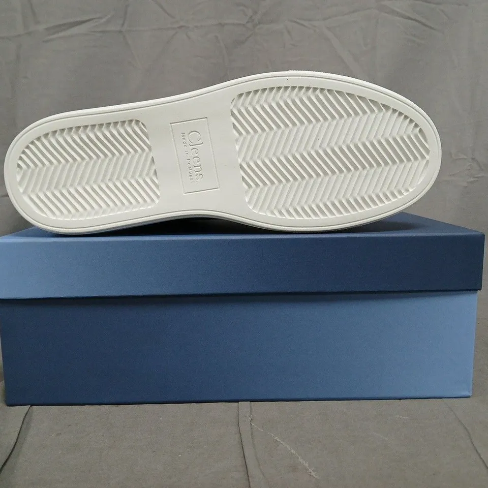 BOXED PAIR OF CLEENS LUXOR TRAINERS IN DUNE SIZE UK 10