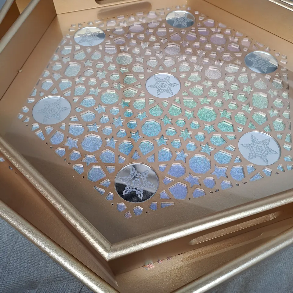 BOXED UNBRANDED SNOW THEMED DRINK SERVING TRAY IN GOLD