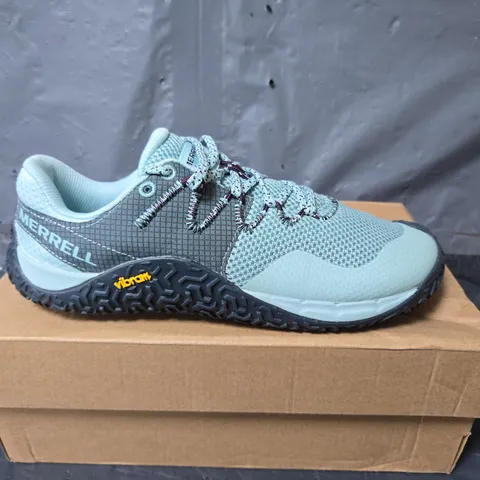 BOXED PAIR OF MERRELL TRAIL GLOVE 7 TRAINERS IN FROST BLUE - UK WOMENS 5.5