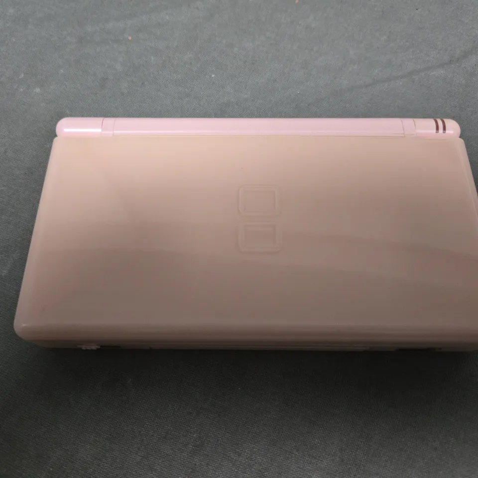 NINTENDO DS LITE IN LIGHT PINK