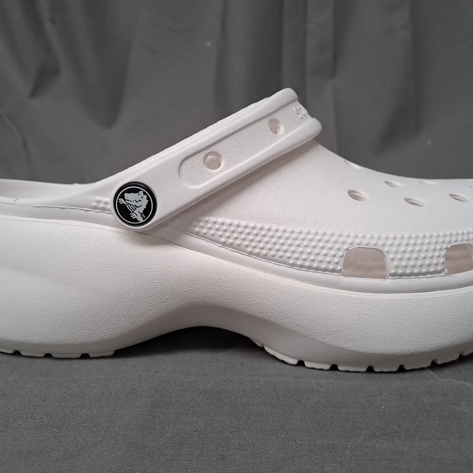 PAIR OF CROCS CLASSIC PLATFORM CLOGS IN WHITE UK SIZE 6