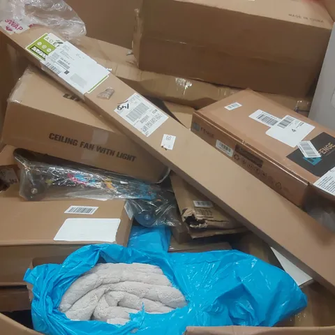 PALLET CONTAINING A LARGE QUANTITY OF ASSORTED ITEMS INCLUDING: SKATEBOARD, RUG, CEILING FAN WITH LIGHT ECT