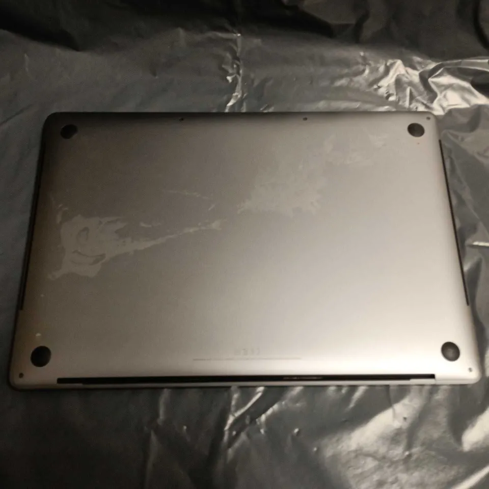 UNBOXED APPLE MACBOOK PRO 13-INCH LAPTOP IN SILVER - A1990